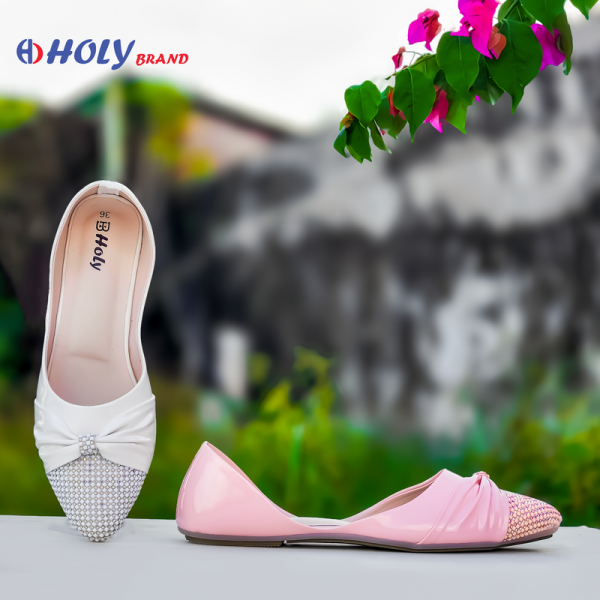 Women’s stylish flat shoes in pink and black with bow and crystal design